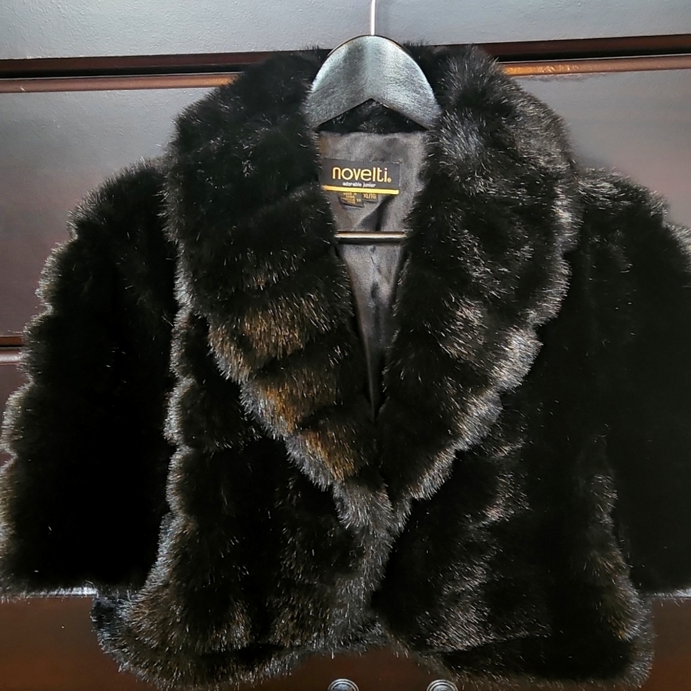 FAUX Fur Bolero crop jacket-Jet Black. XL.